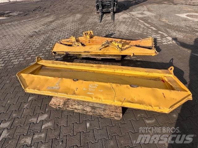 CAT 730 KLAPA Dumper - Knickgelenk