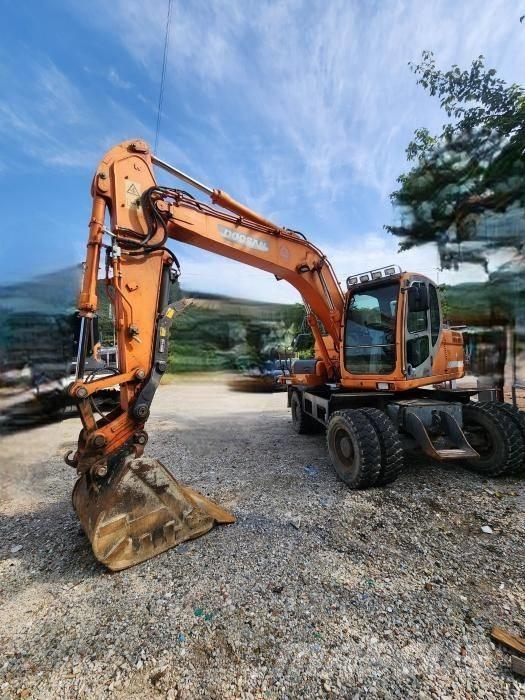 Doosan DX 140 W Mobilbagger