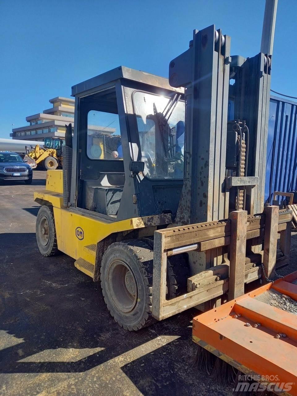 Om-Pimespo DI80C Dieselstapler