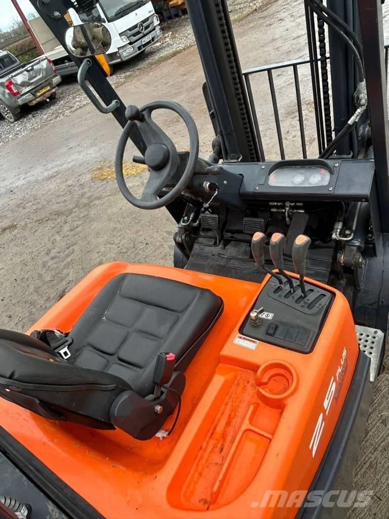 Doosan G 25 GP Plus Gasstapler