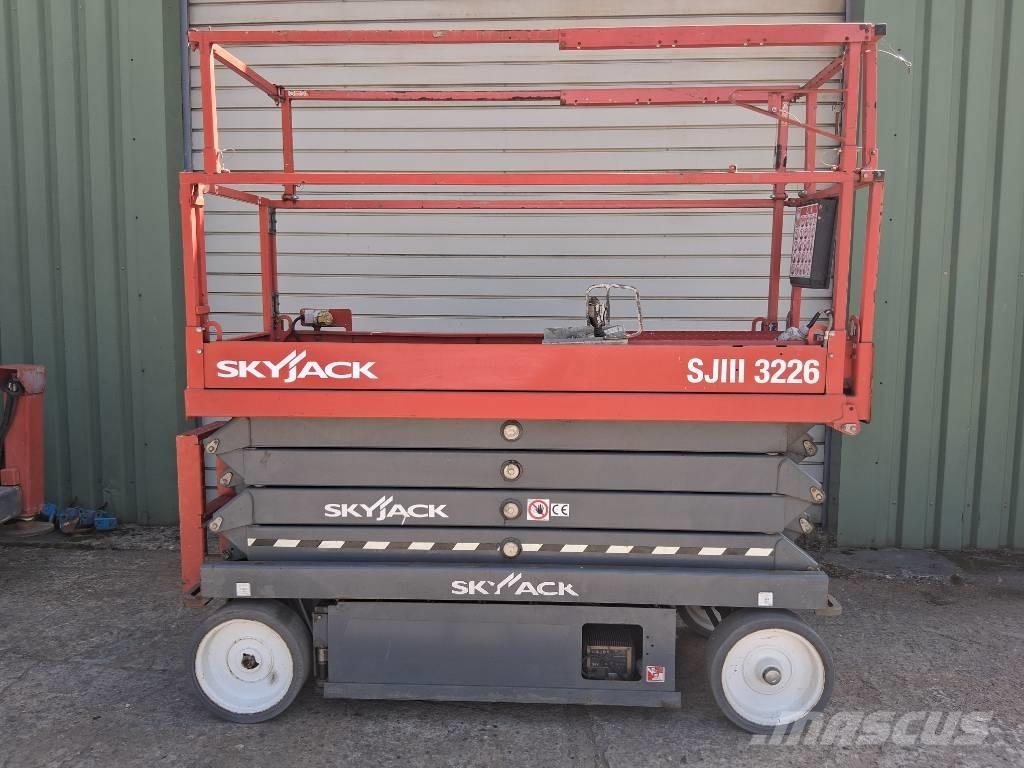 SkyJack SJ III 3226 Scheren-Arbeitsbühnen