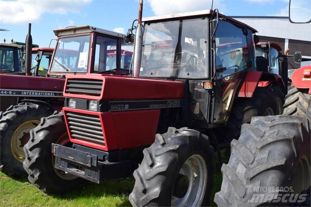 Case IH 844 XL Traktoren