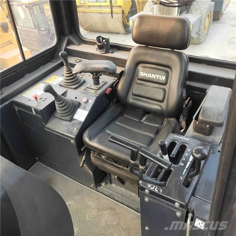Shantui SD22 Bulldozer
