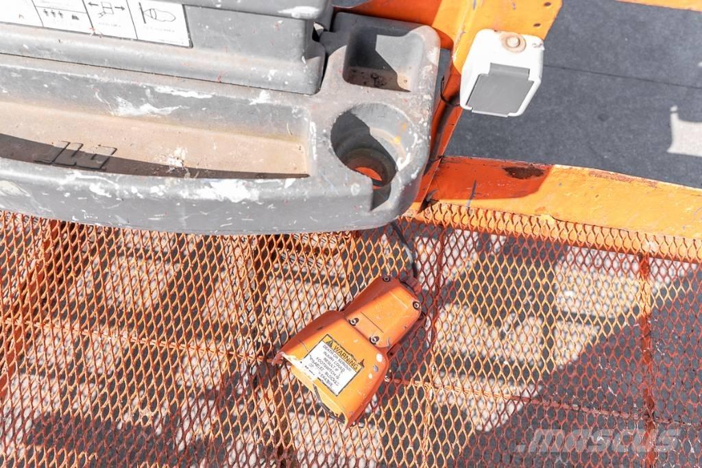 JLG 1500 SJ Teleskopbühnen