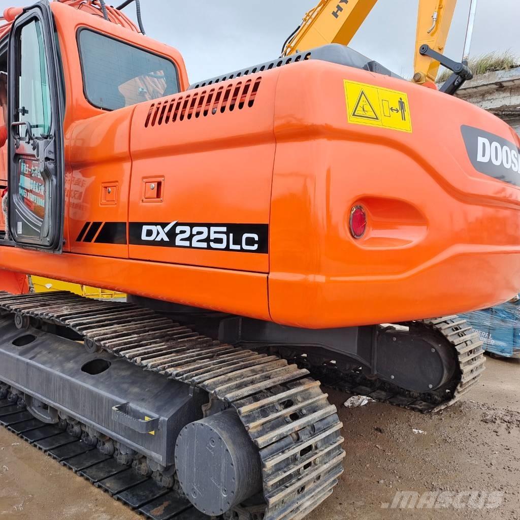 Doosan DX 225 LC Raupenbagger