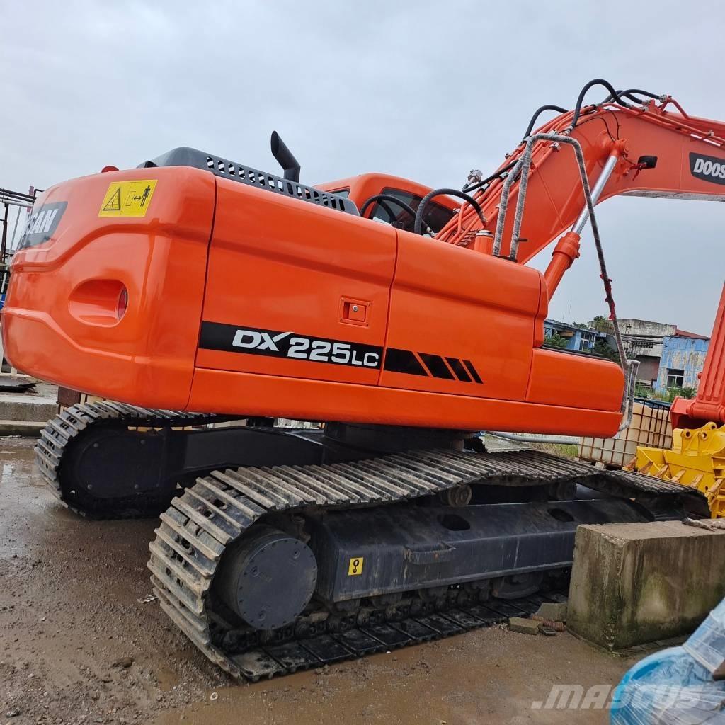 Doosan DX 225 LC Raupenbagger