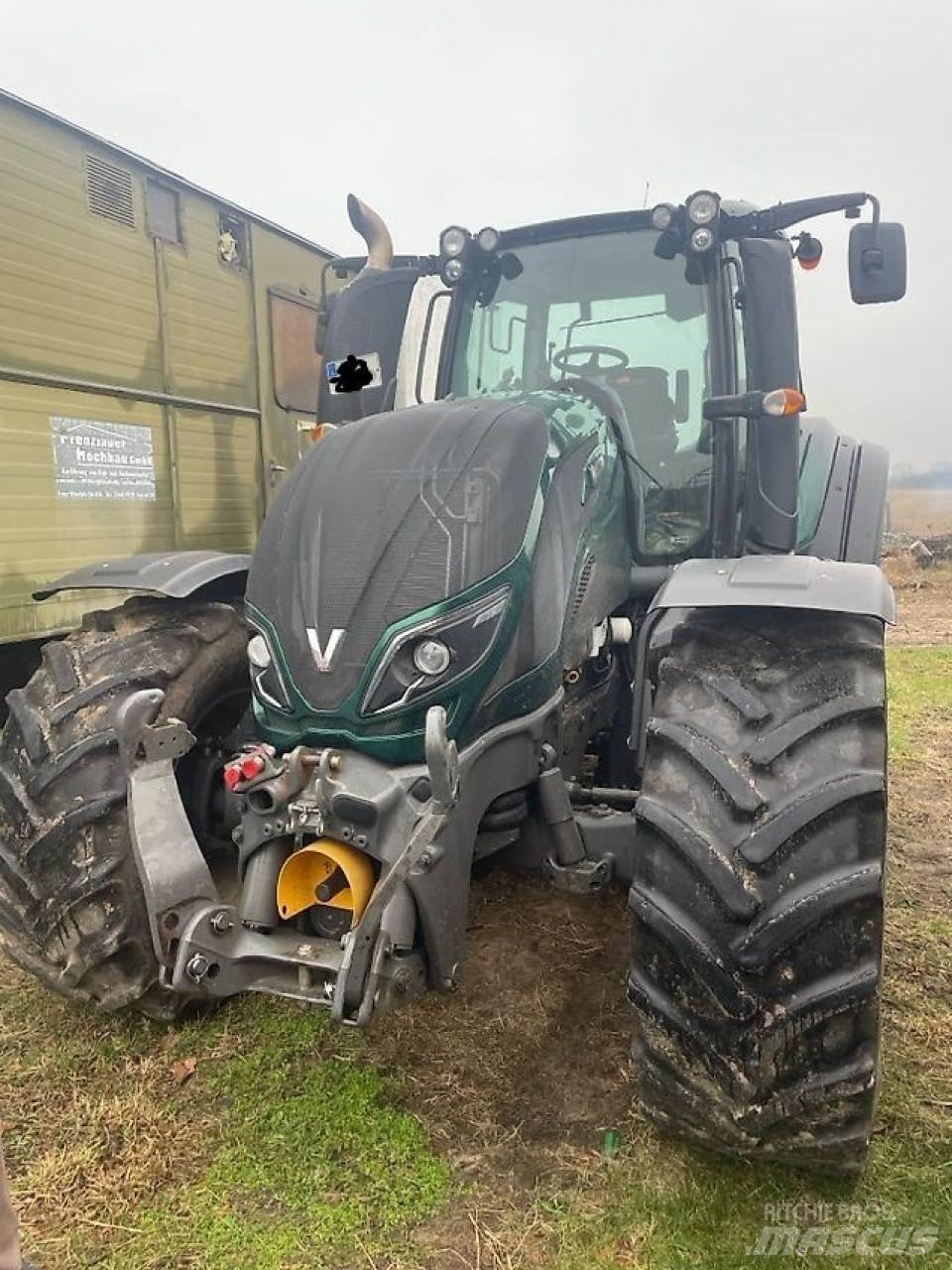 Valtra T 174 E Traktoren