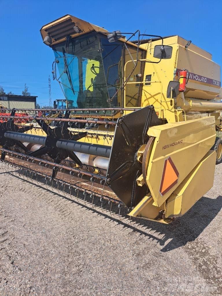 New Holland TX32 Mähdrescher