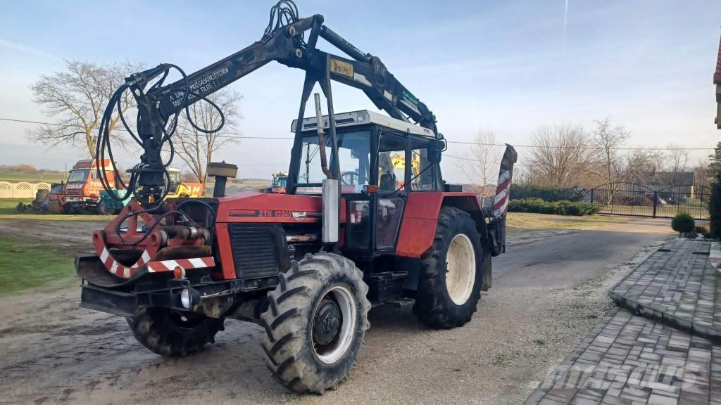 Zetor 12245 Forsttraktoren
