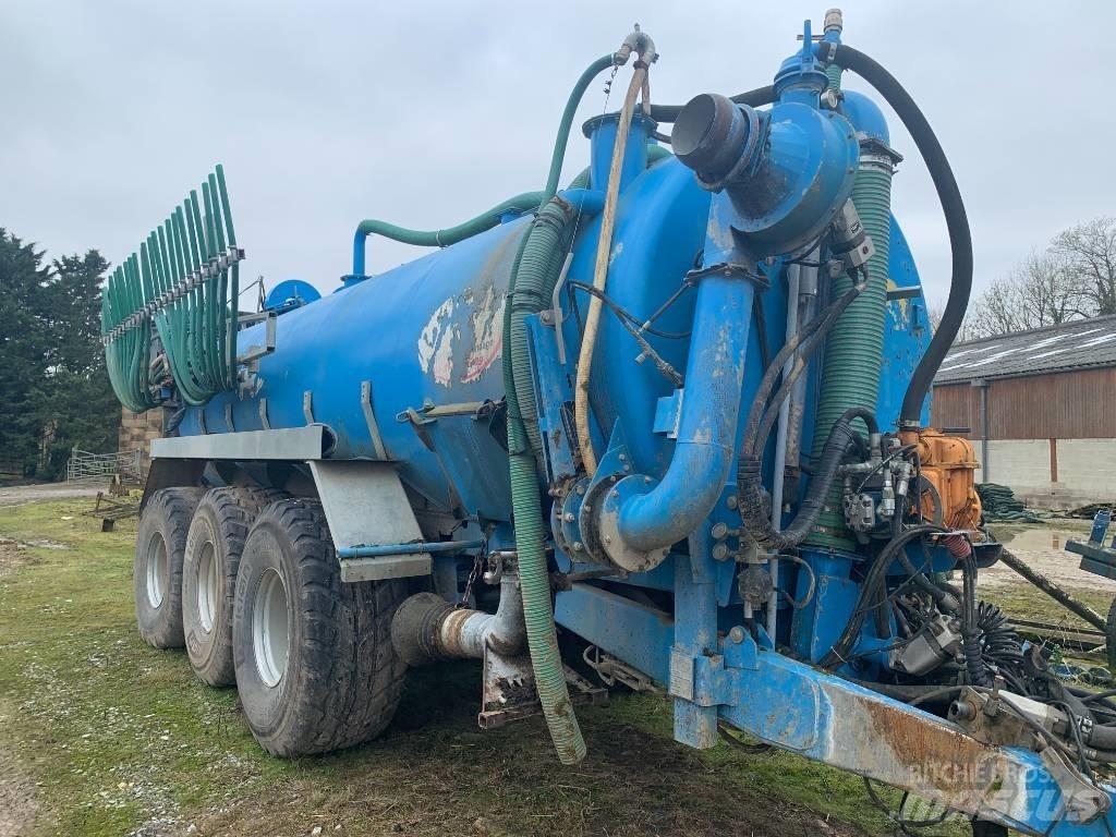 Domes OXY 22000 Gülletankwagen