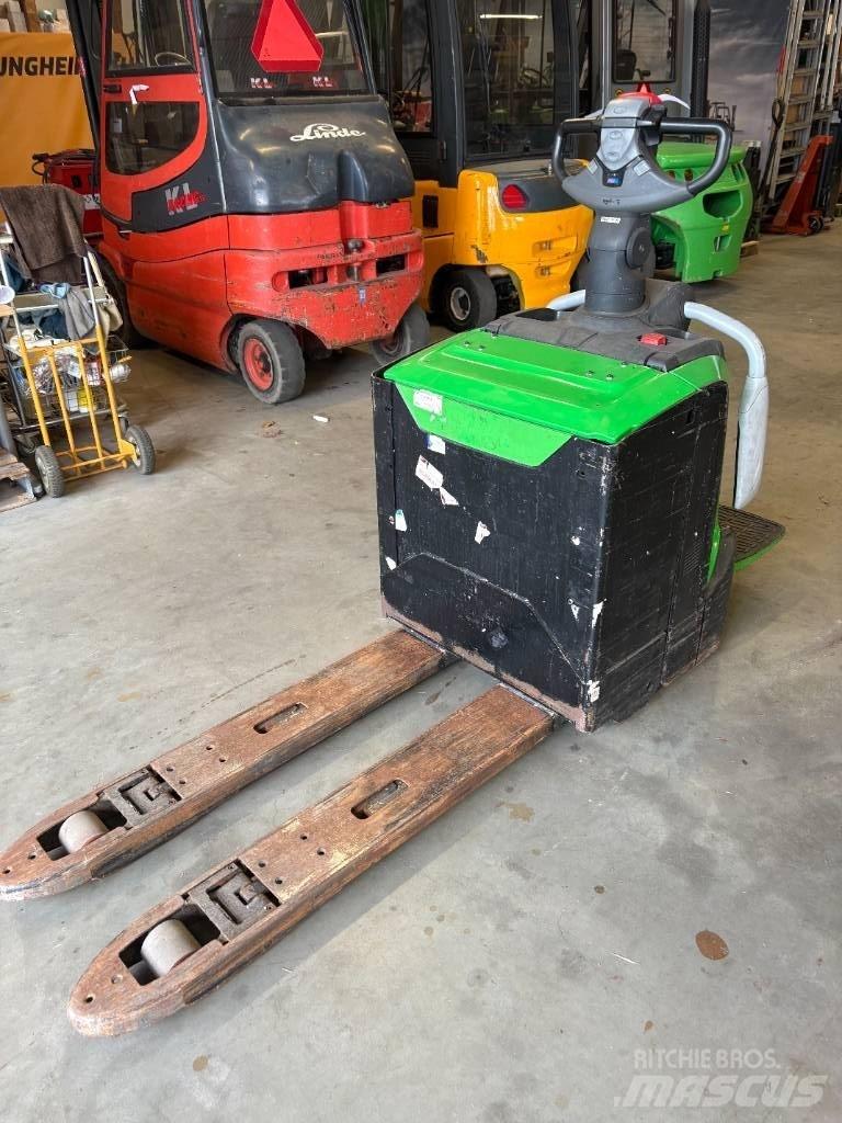 Cesab P322 Gabelstapler mit Fahrerstand