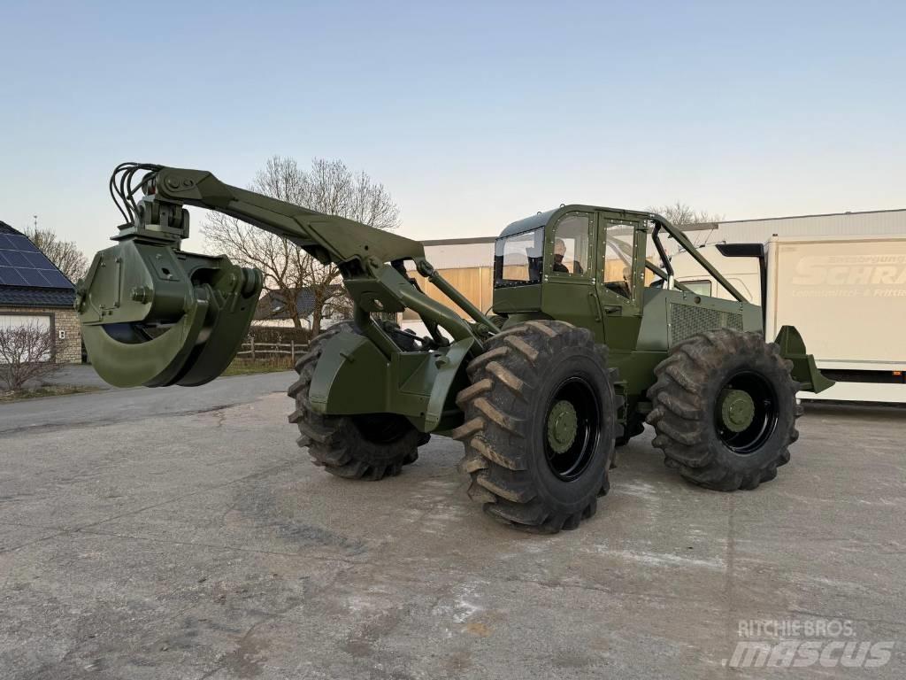 Clark Ranger 667C Stammholzschlepper