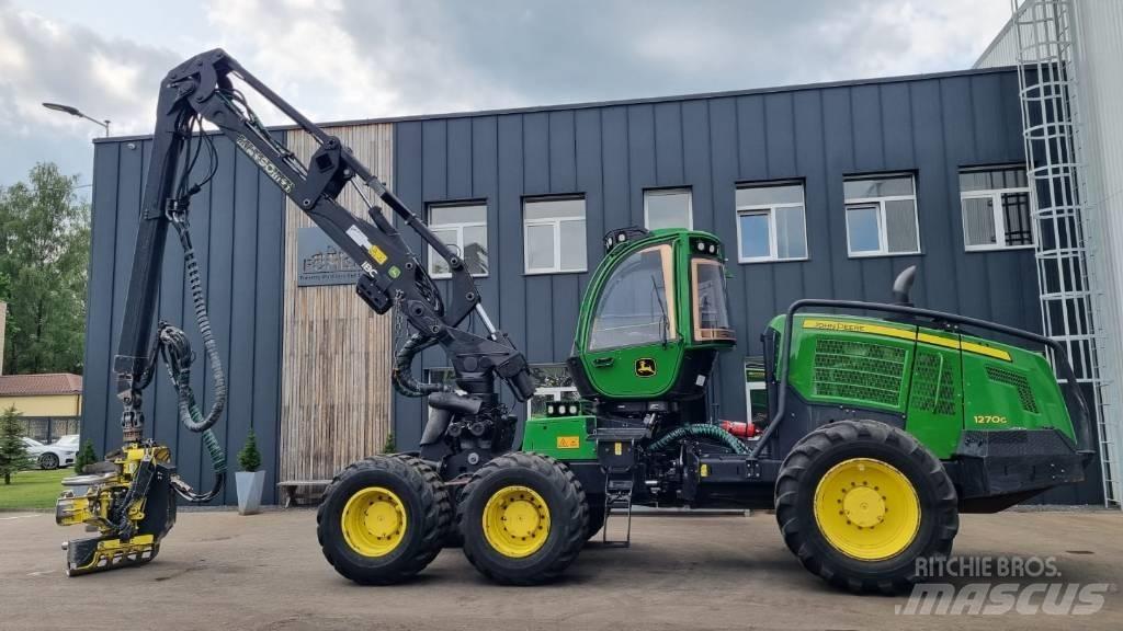 John Deere 1270 G Harvester