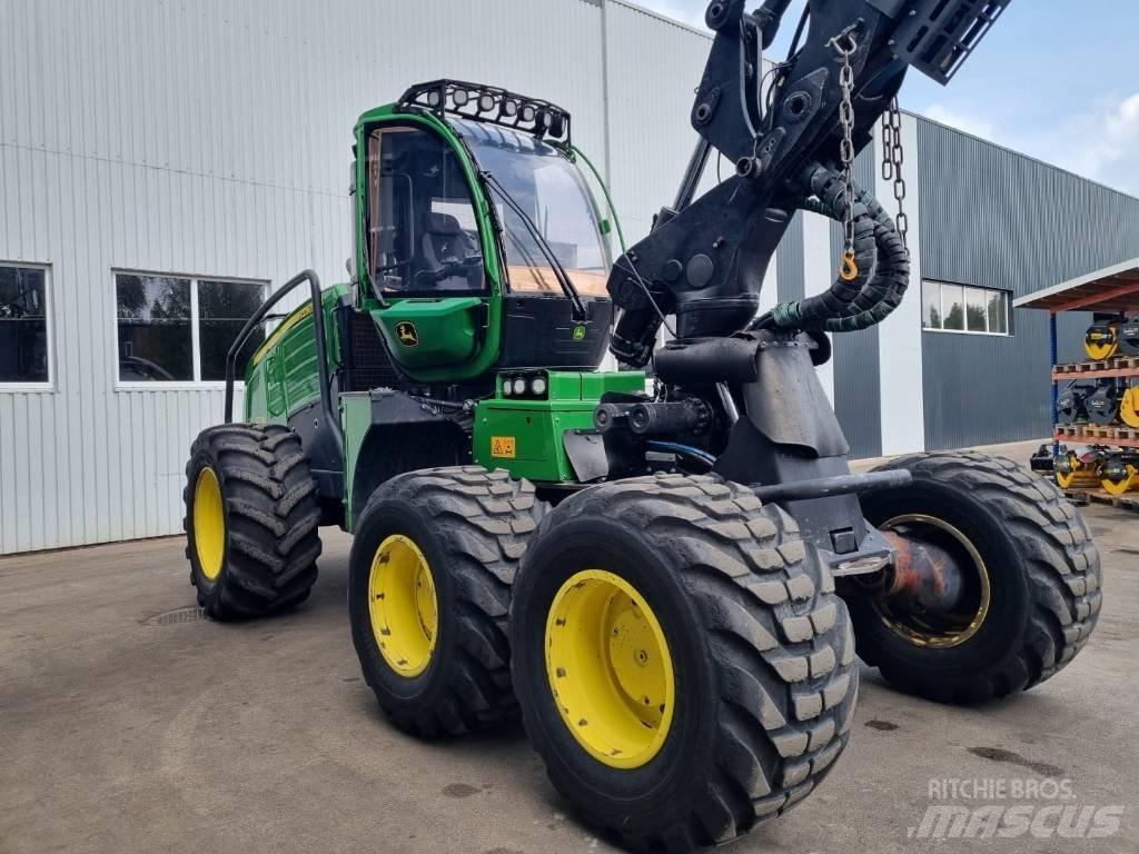 John Deere 1270 G Harvester