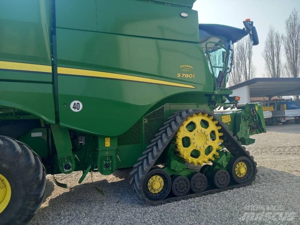 John Deere S 780i Mähdrescher