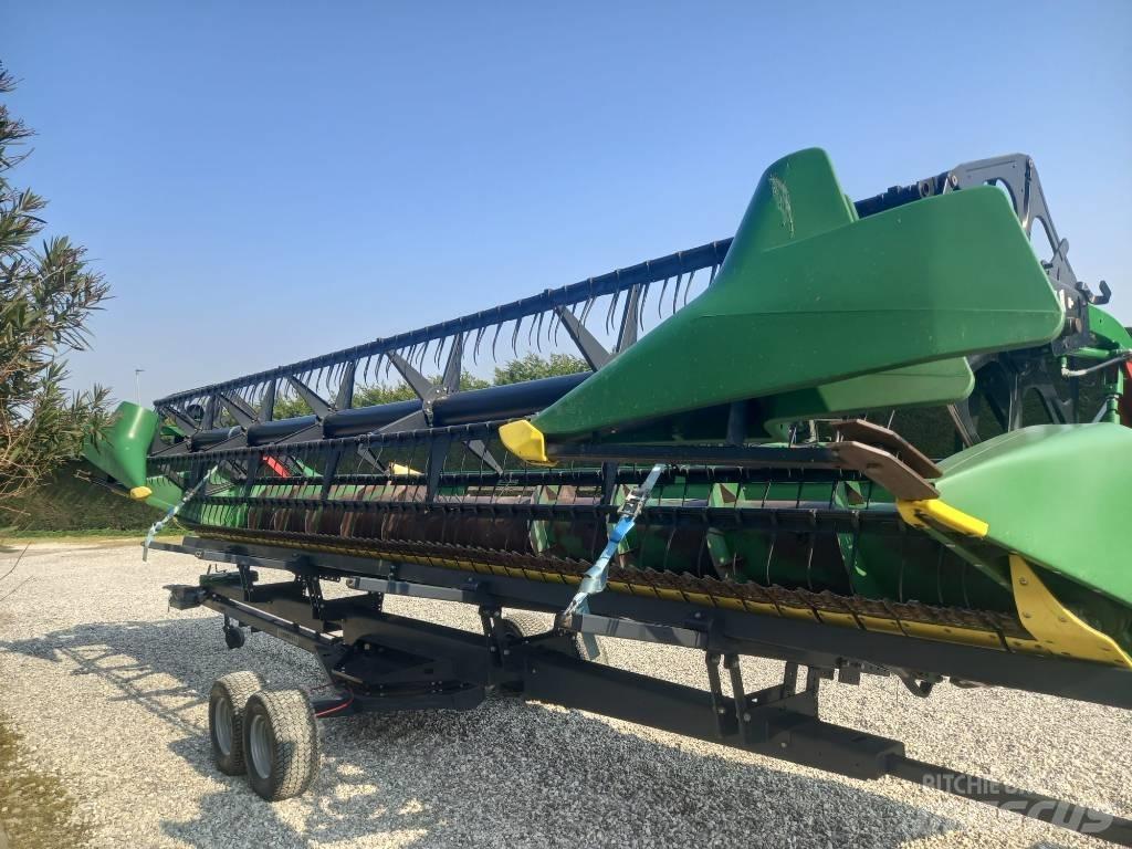 John Deere S 780i Mähdrescher