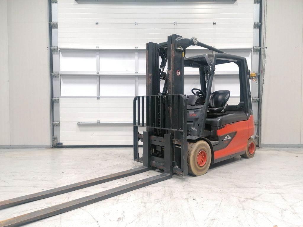 Linde E30L-01 Elektrostapler