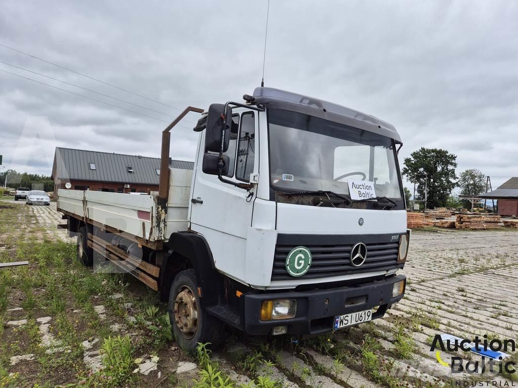 Mercedes-Benz 1117 Pritschenwagen/Pritschenwagen mit Seitenklappe