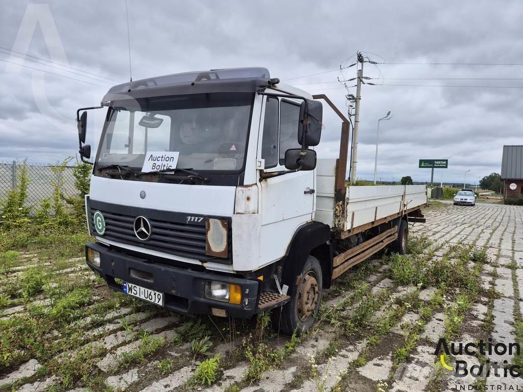 Mercedes-Benz 1117 Pritschenwagen/Pritschenwagen mit Seitenklappe