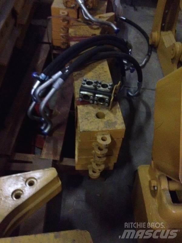 CAT D7H Ripper NEW Sonstige Baumaschinen