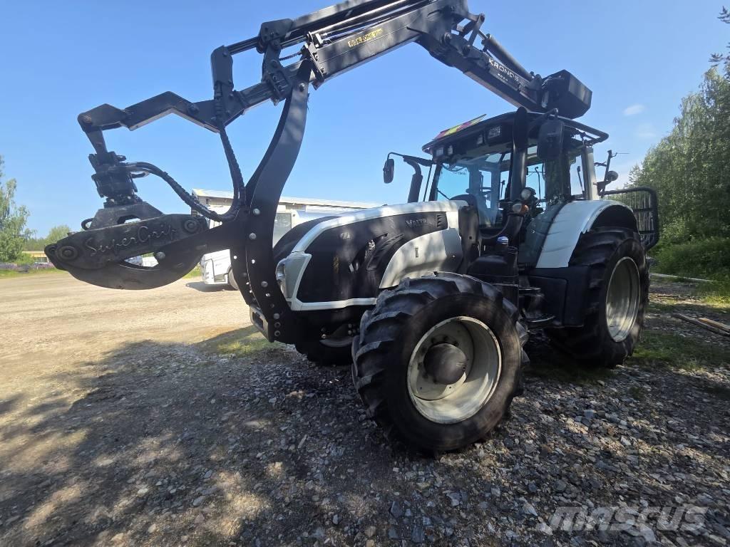 Valtra T 163 Traktoren