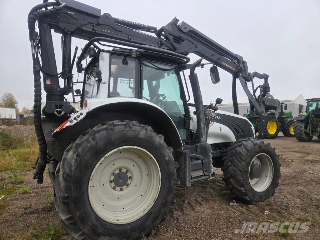 Valtra T 163 Traktoren