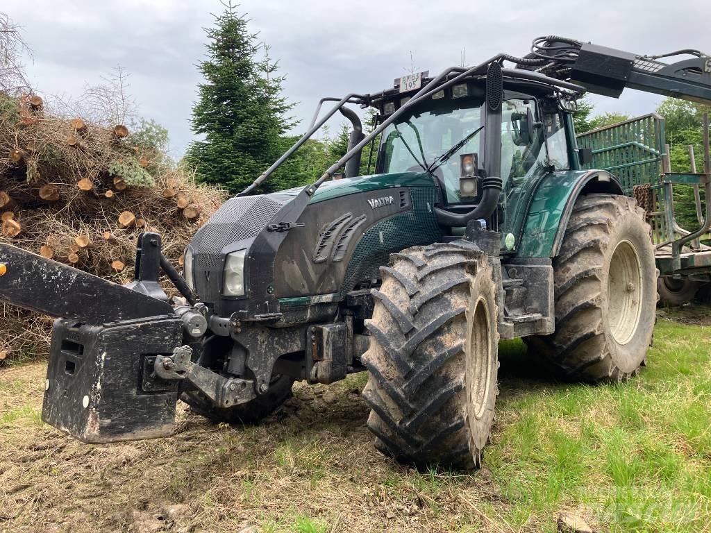 Valtra T 213 V Forsttraktoren