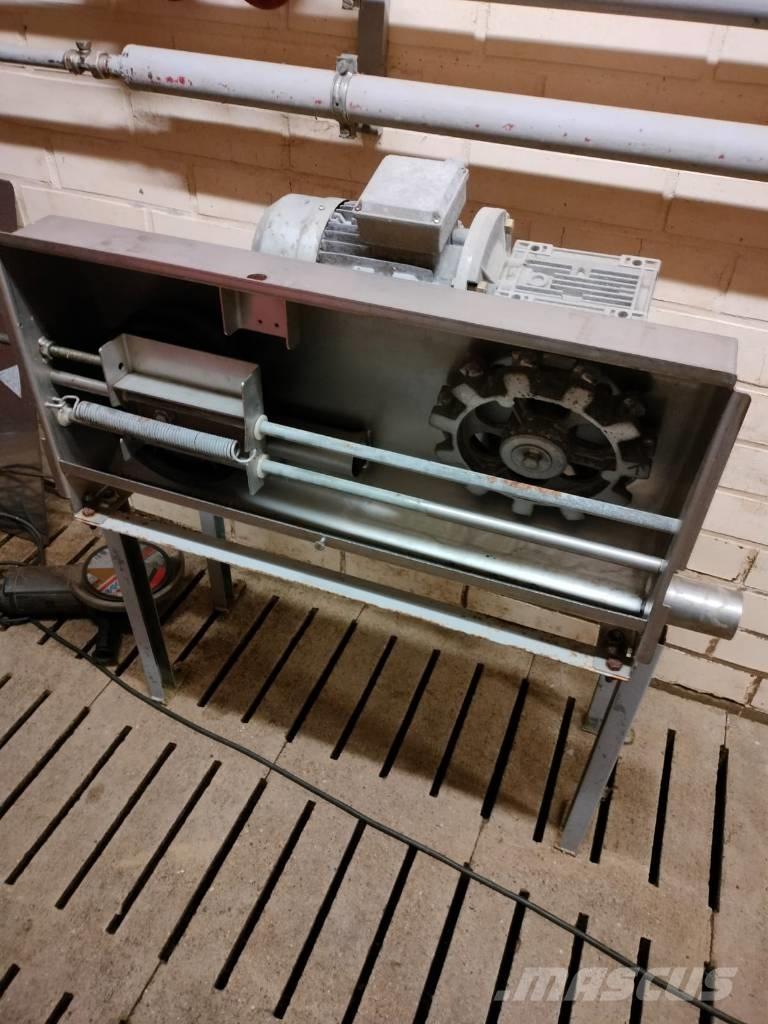 Pellon kuivaruokkija Fütterungsautomaten