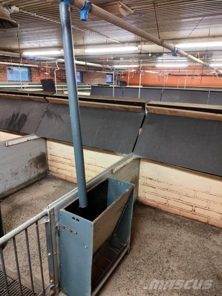 Pellon kuivaruokkija Fütterungsautomaten