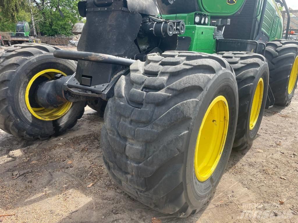 John Deere 1270 G Harvester