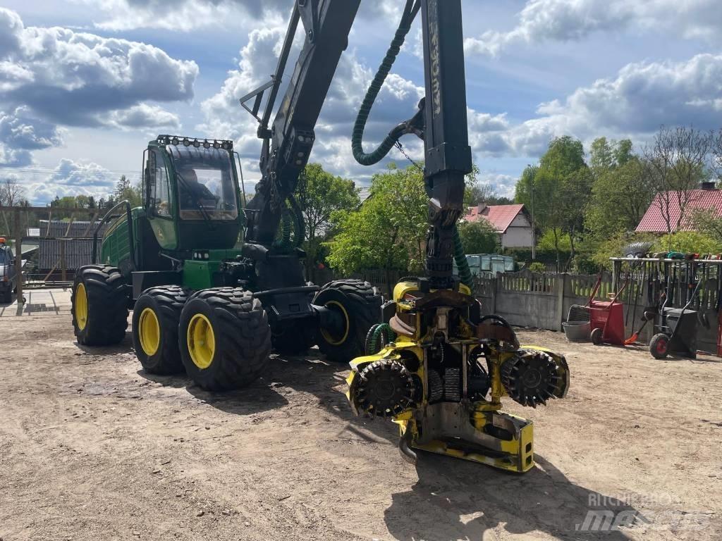 John Deere 1270 G Harvester