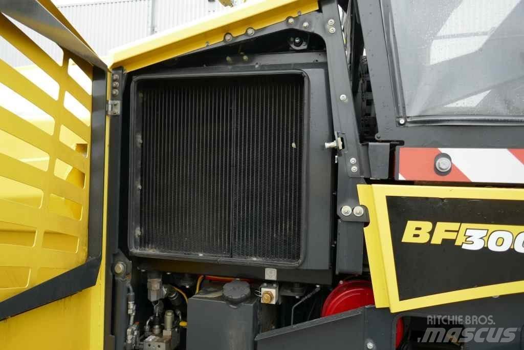 Bomag BF 300 C-2 Kleine Asphaltmaschinen
