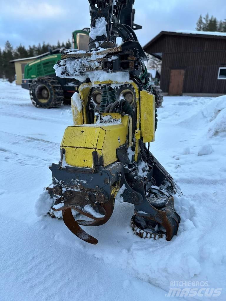 John Deere 1270 G Harvester