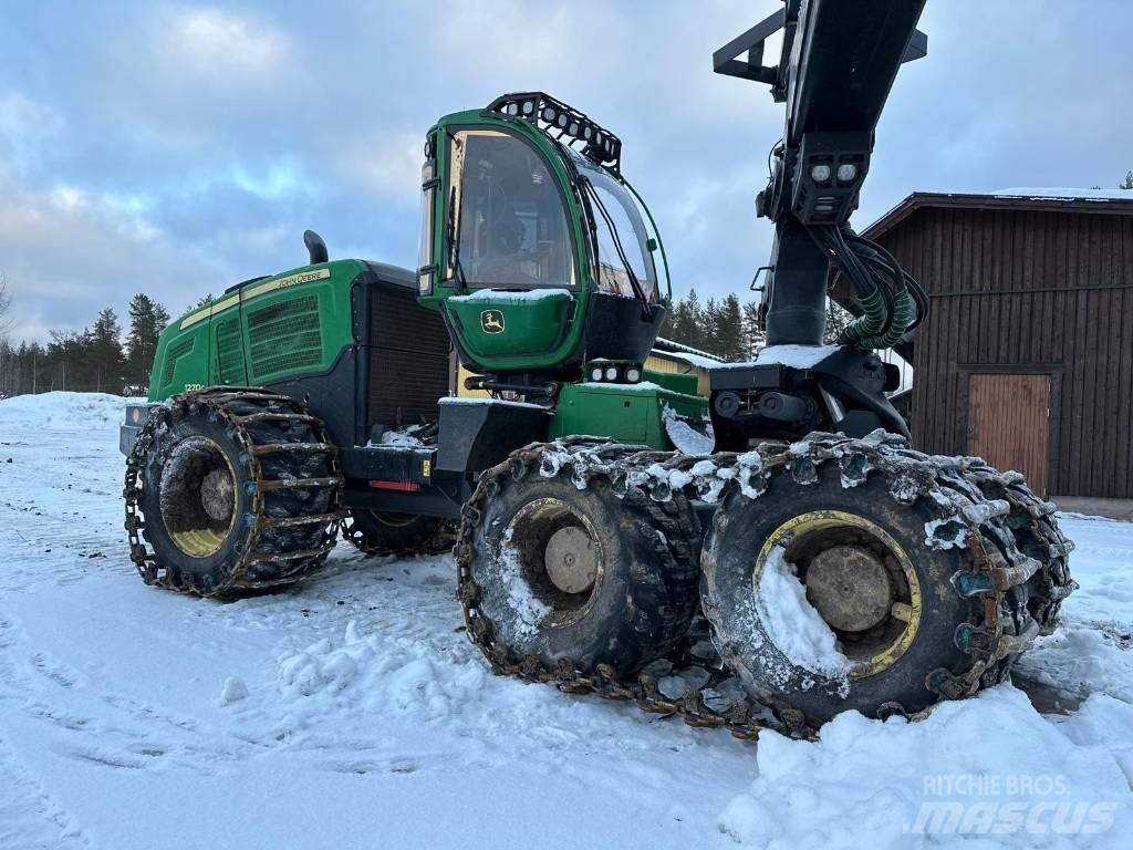 John Deere 1270 G Harvester