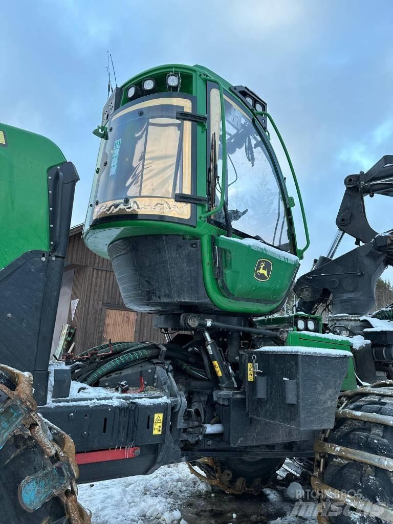 John Deere 1270 G Harvester