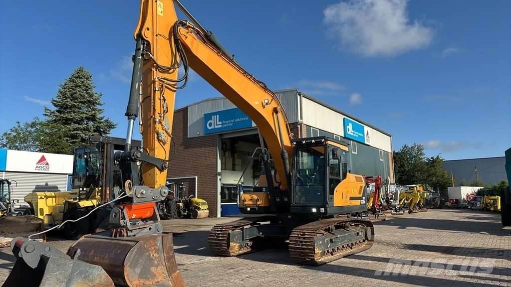 Hyundai HX220L Spezialbagger