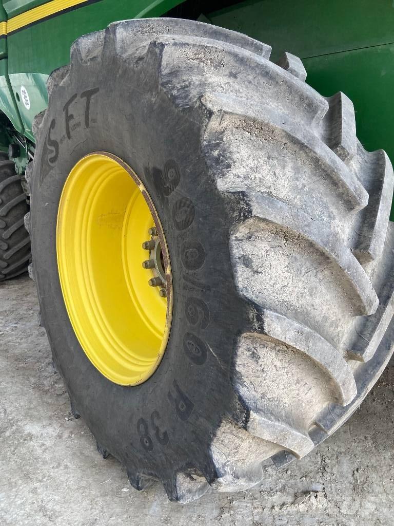 John Deere S 670 i Mähdrescher