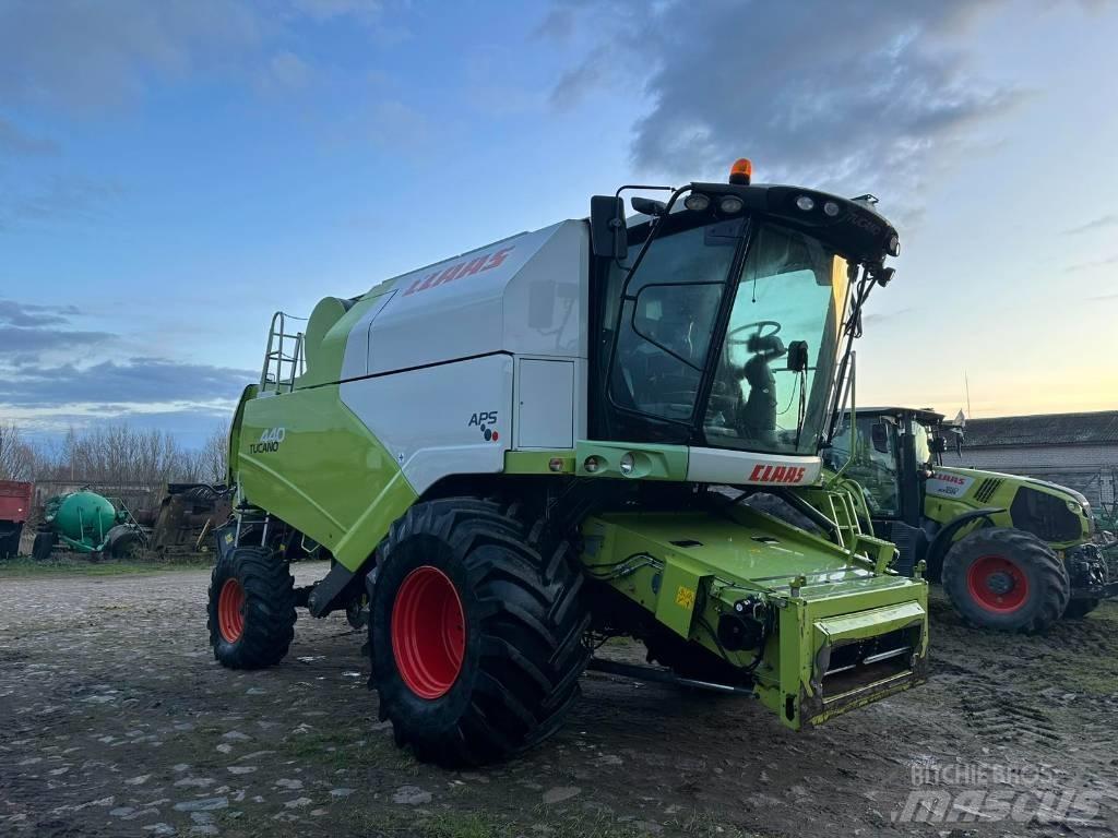 CLAAS Tucano 440 Mähdrescher