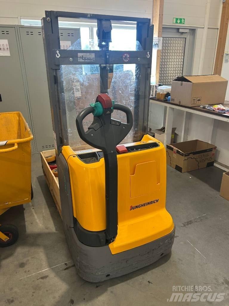 Jungheinrich EJC 110 Deichselstapler