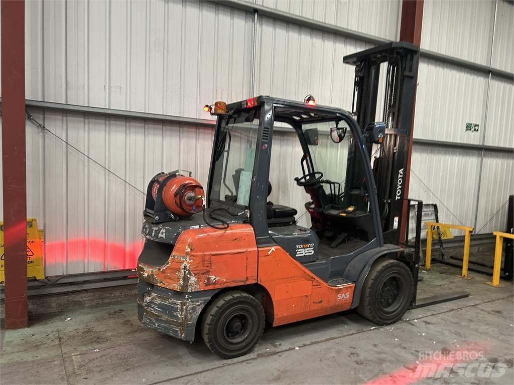 Toyota 02-8FGJF35 Gasstapler
