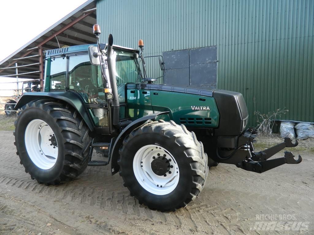 Valtra 8550 Traktoren