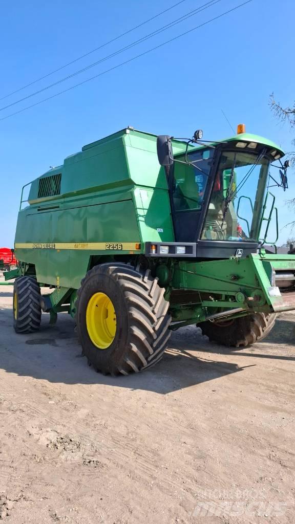 John Deere 2256 Mähdrescher
