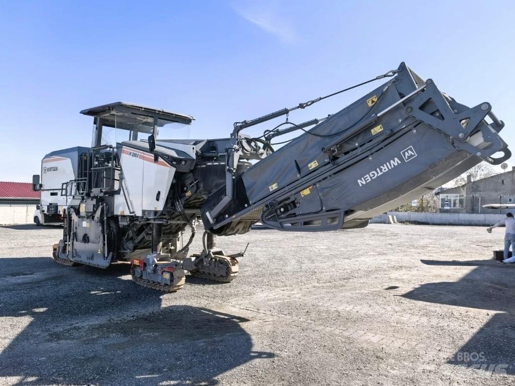 Wirtgen W 200 F Asphaltfräsen