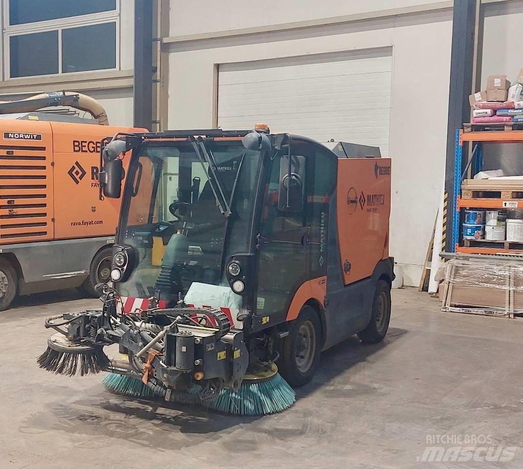 Mathieu MC210 Kehrmaschine