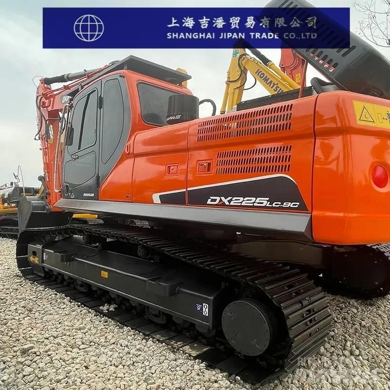 Doosan DX 225 Raupenbagger