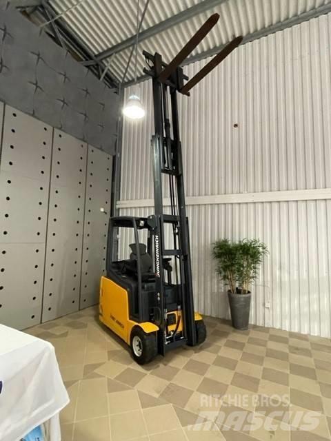 Jungheinrich EFG 218 Elektrostapler