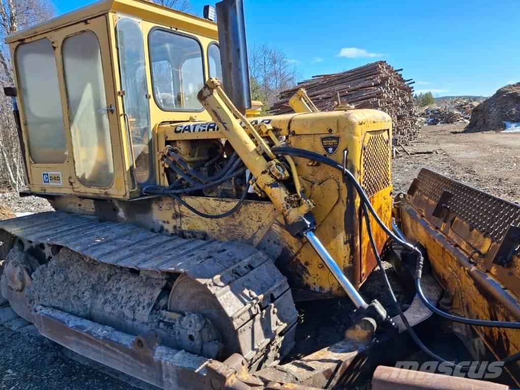 CAT D 4 D Bulldozer