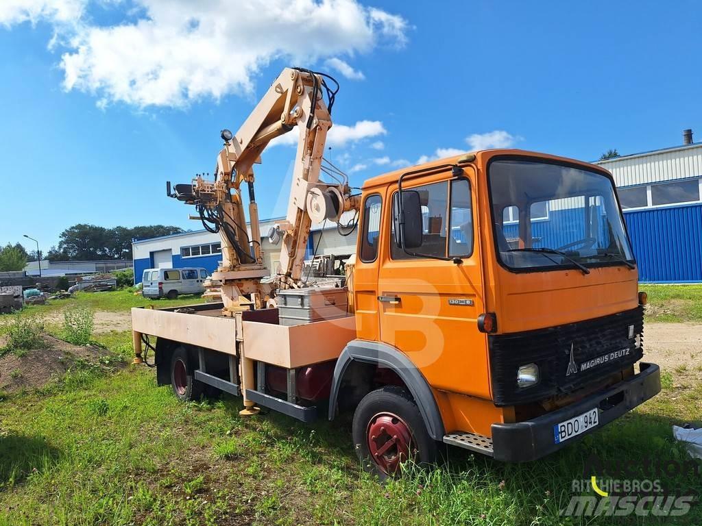 Magirus 130 M 8 Pritschenwagen/Pritschenwagen mit Seitenklappe