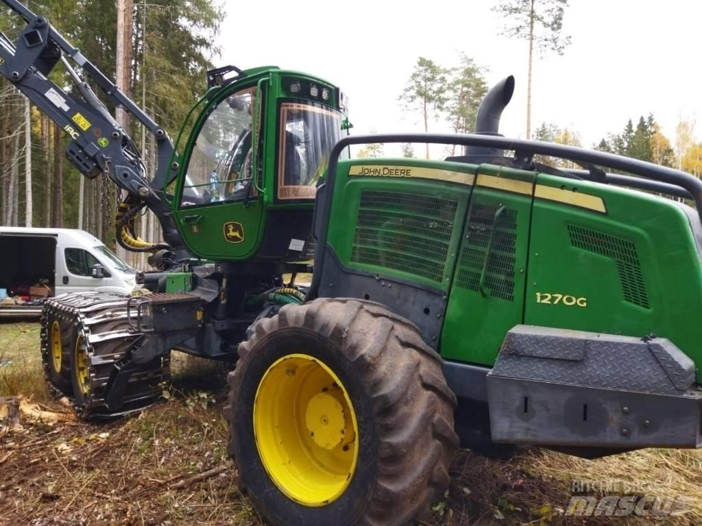John Deere 1270 G Harvester