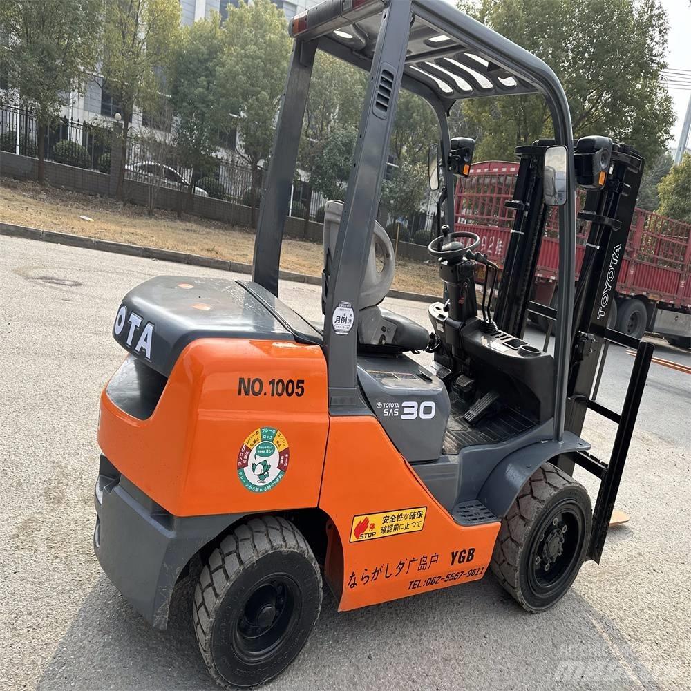 Toyota 8 FDK 30 Dieselstapler